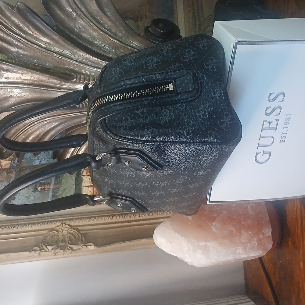 New Wo Tags GUESS Black and Red Women's Handbag - Picture 6 of 15